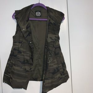 Women’s camouflage vest